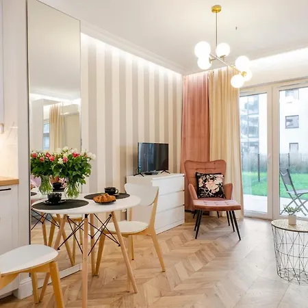 Apartment Sky Home- Rose -manufaktura, Bezplatny Parking, Klima, Dostep Na Kod *