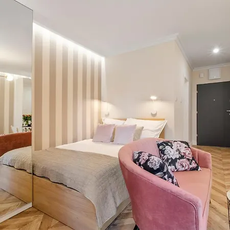 Apartment Sky Home- Rose -manufaktura, Bezplatny Parking, Klima, Dostep Na Kod
