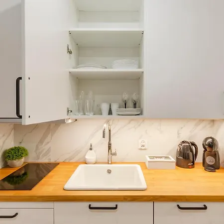 Sky Home- Rose -manufaktura, Bezplatny Parking, Klima, Dostep Na Kod 아파트